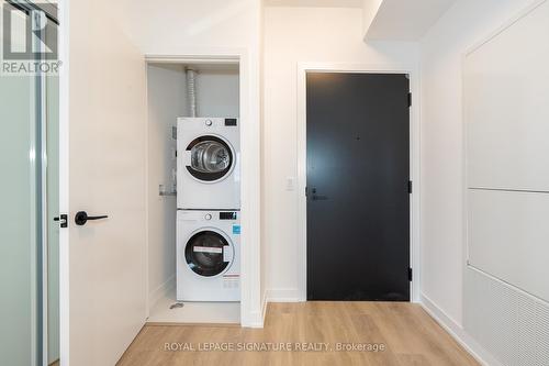 1710 - 127 Broadway Avenue, Toronto, ON - Indoor Photo Showing Laundry Room