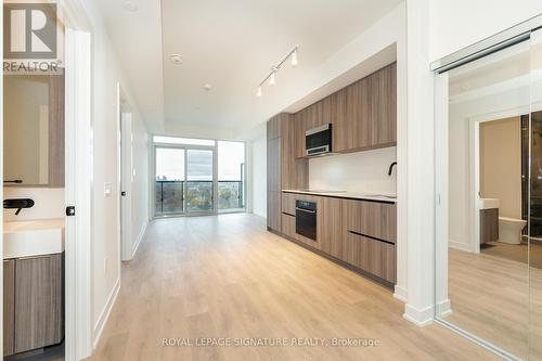 1710 - 127 Broadway Avenue, Toronto, ON - Indoor Photo Showing Kitchen