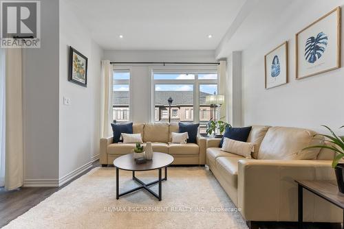 84 - 61 Soho Street, Hamilton, ON - Indoor Photo Showing Living Room