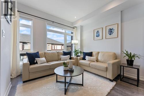 84 - 61 Soho Street, Hamilton, ON - Indoor Photo Showing Living Room