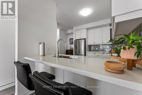 84 - 61 Soho Street, Hamilton, ON - Indoor Photo Showing Kitchen