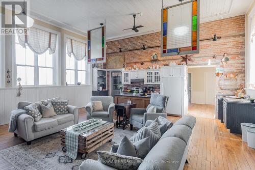 178 Grasshill Road, Kawartha Lakes, ON - Indoor Photo Showing Living Room