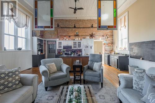 178 Grasshill Road, Kawartha Lakes, ON - Indoor Photo Showing Living Room