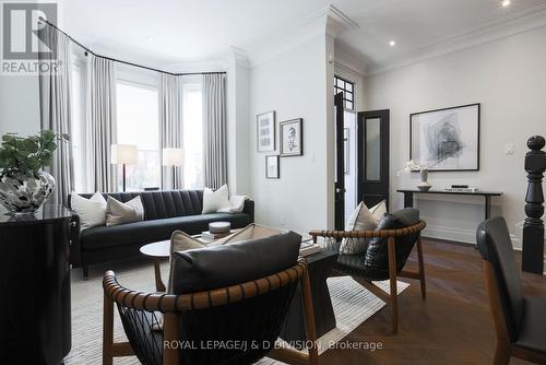 416 Sackville Street, Toronto, ON - Indoor Photo Showing Living Room