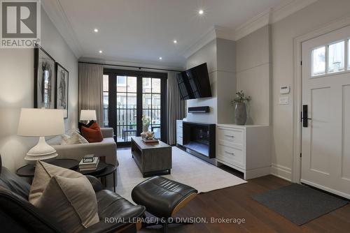 416 Sackville Street, Toronto, ON - Indoor Photo Showing Living Room