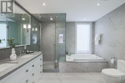 416 Sackville Street, Toronto, ON - Indoor Photo Showing Bathroom