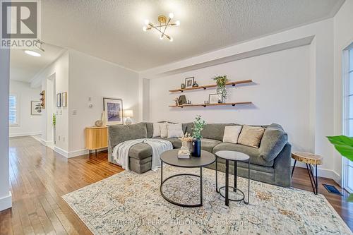 1790 Carousel Mews, Pickering, ON 