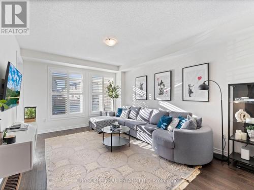 24 Hahn Street, Whitby, ON - Indoor Photo Showing Living Room