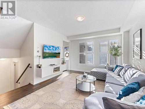 24 Hahn Street, Whitby, ON - Indoor Photo Showing Living Room