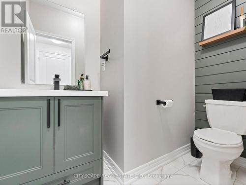 24 Hahn Street, Whitby, ON - Indoor Photo Showing Bathroom