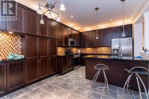 21 Whitbread Crescent, Ajax, ON - Indoor Photo Showing Kitchen With Upgraded Kitchen