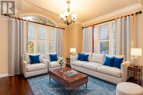 21 Whitbread Crescent, Ajax, ON - Indoor Photo Showing Living Room