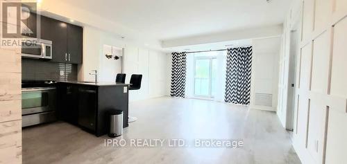 340 - 7608 Yonge Street, Vaughan, ON - Indoor Photo Showing Kitchen