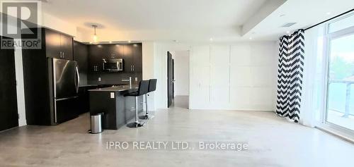 340 - 7608 Yonge Street, Vaughan, ON - Indoor Photo Showing Kitchen