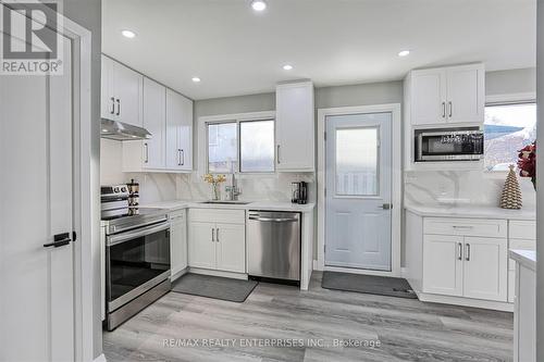 2000 Bonnymede Drive, Mississauga, ON - Indoor Photo Showing Kitchen