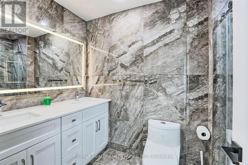 2000 Bonnymede Drive, Mississauga, ON - Indoor Photo Showing Bathroom