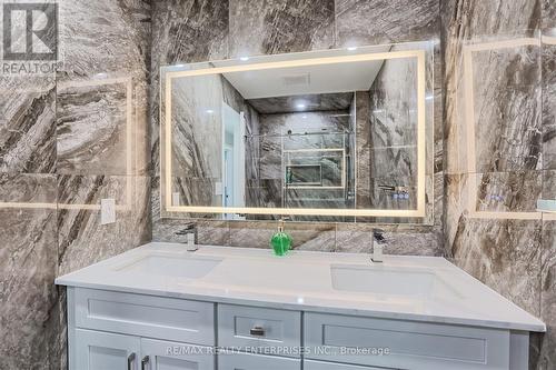 2000 Bonnymede Drive, Mississauga, ON - Indoor Photo Showing Bathroom