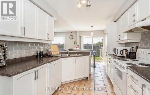 49 - 5223 Fairford Crescent, Mississauga, ON - Indoor Photo Showing Kitchen With Double Sink