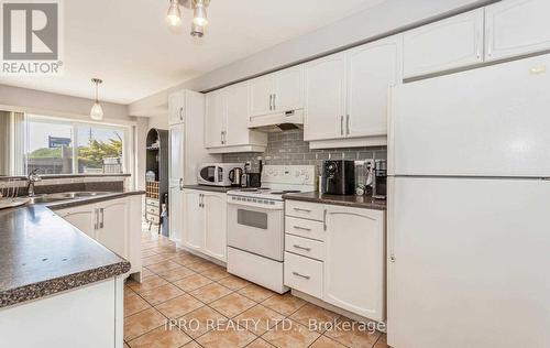 49 - 5223 Fairford Crescent, Mississauga, ON - Indoor Photo Showing Kitchen With Double Sink