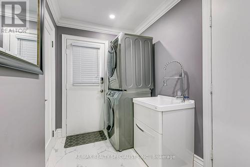 25 Inder Heights Drive, Brampton, ON - Indoor Photo Showing Laundry Room