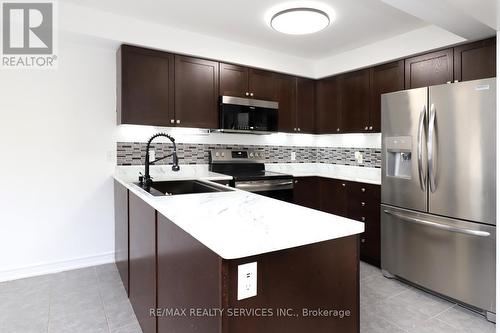 889 Cook Crescent, Shelburne, ON - Indoor Photo Showing Kitchen With Upgraded Kitchen