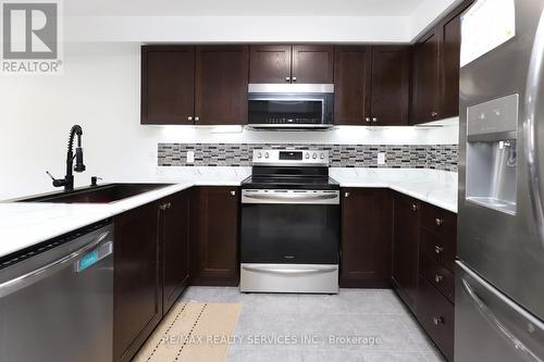 889 Cook Crescent, Shelburne, ON - Indoor Photo Showing Kitchen With Upgraded Kitchen