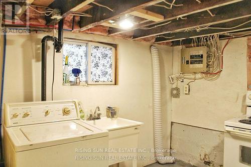 1102 Wellington Avenue, Windsor, ON - Indoor Photo Showing Laundry Room