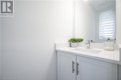 33 Southam Lane, Hamilton, ON - Indoor Photo Showing Bathroom