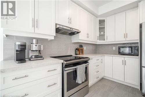 33 Southam Lane, Hamilton, ON - Indoor Photo Showing Kitchen With Upgraded Kitchen