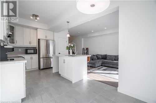 33 Southam Lane, Hamilton, ON - Indoor Photo Showing Kitchen