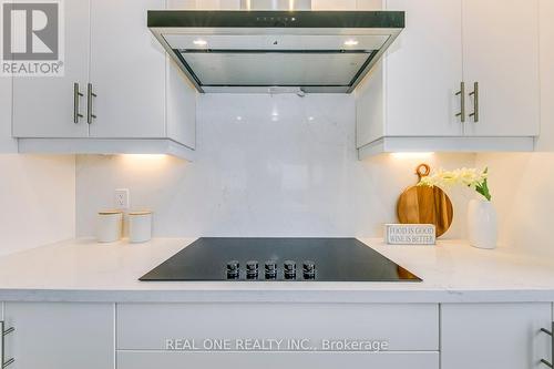 812 - 509 Dundas Street W, Oakville, ON - Indoor Photo Showing Kitchen