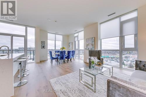 812 - 509 Dundas Street W, Oakville, ON - Indoor Photo Showing Living Room