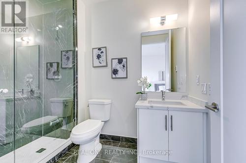 812 - 509 Dundas Street W, Oakville, ON - Indoor Photo Showing Bathroom