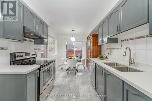 37 Bramfield Street, Brampton, ON - Indoor Photo Showing Kitchen With Double Sink With Upgraded Kitchen