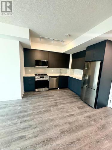 810 - 225 Malta Avenue, Brampton, ON - Indoor Photo Showing Kitchen