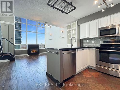 Ph832 - 250 Manitoba Street, Toronto, ON - Indoor Photo Showing Kitchen