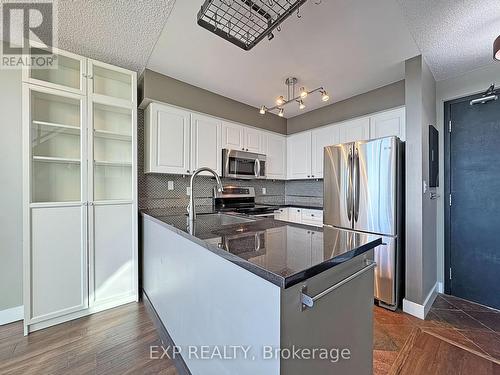 Ph832 - 250 Manitoba Street, Toronto, ON - Indoor Photo Showing Kitchen With Double Sink