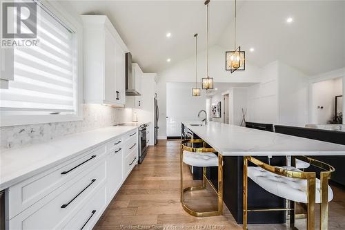 395 Caserta Crescent, Lakeshore, ON - Indoor Photo Showing Kitchen With Upgraded Kitchen