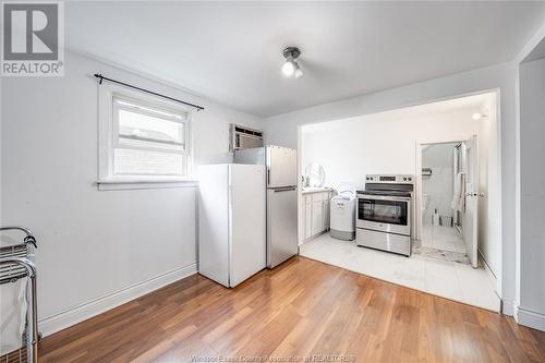 1143 Lincoln, Windsor, ON - Indoor Photo Showing Kitchen