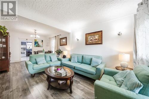 1143 Lincoln, Windsor, ON - Indoor Photo Showing Living Room