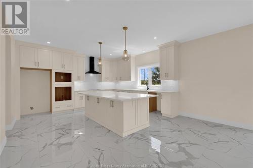 4430 Belmont, Lakeshore, ON - Indoor Photo Showing Kitchen