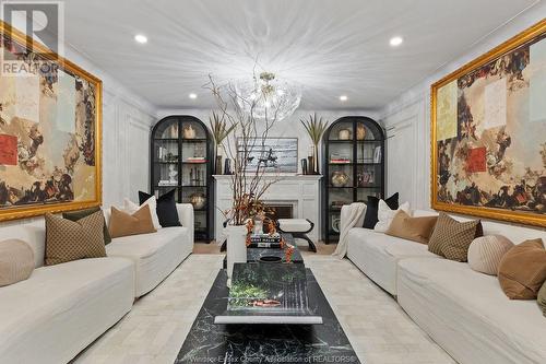 2035 Willistead Crescent, Windsor, ON - Indoor Photo Showing Living Room