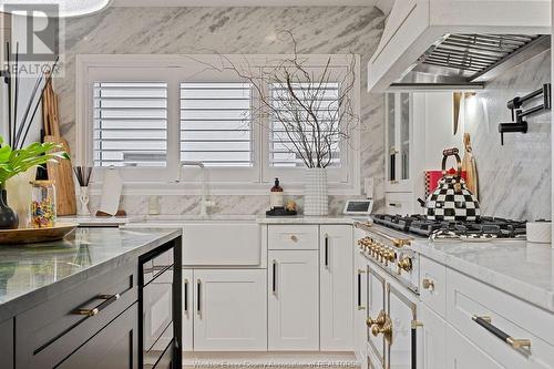 2035 Willistead Crescent, Windsor, ON - Indoor Photo Showing Kitchen