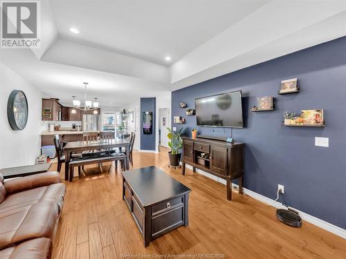 275 Tyler, Lasalle, ON - Indoor Photo Showing Living Room