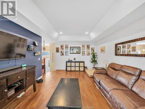 275 Tyler, Lasalle, ON - Indoor Photo Showing Living Room