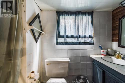 2241 Windermere, Windsor, ON - Indoor Photo Showing Bathroom