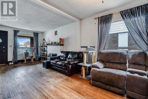 2241 Windermere, Windsor, ON - Indoor Photo Showing Living Room