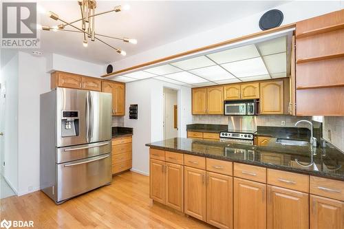 431 Innisfil Street, Barrie, ON - Indoor Photo Showing Kitchen