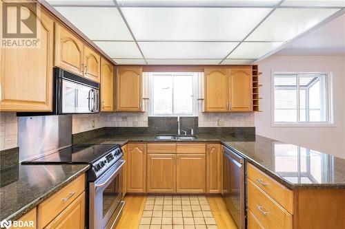 431 Innisfil Street, Barrie, ON - Indoor Photo Showing Kitchen With Double Sink