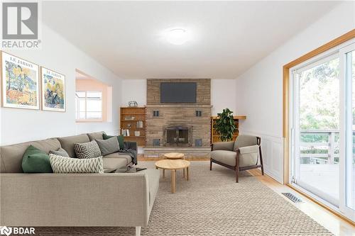 431 Innisfil Street, Barrie, ON - Indoor Photo Showing Living Room With Fireplace